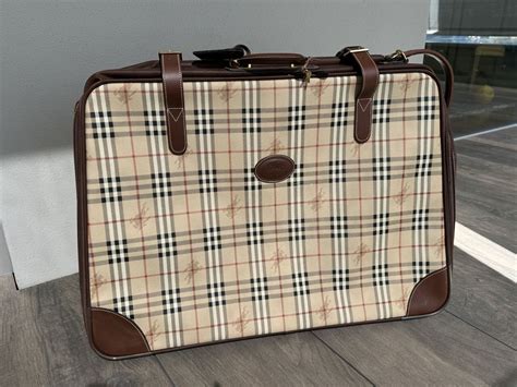 burberry borsa viaggio uomo|Burberry Limited.